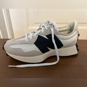 New Balance Women’s 327 Shoes